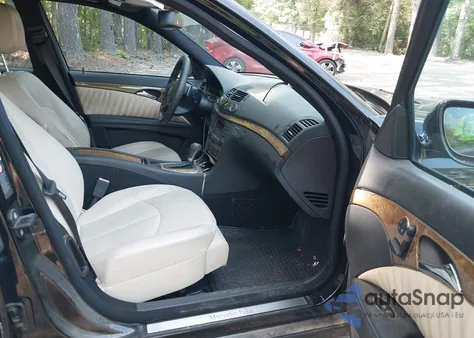 2008 Mercedes-Benz E 550 z USA, uszkodzony, nr VIN WDBUF72X68B259853